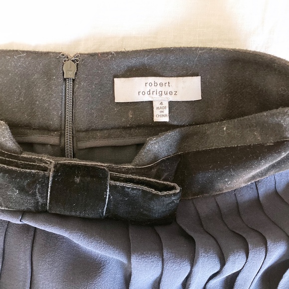 Robert Rodriguez Pleated Blue Silk Skirt with Bow Waist - 4 - Picture 6 of 7